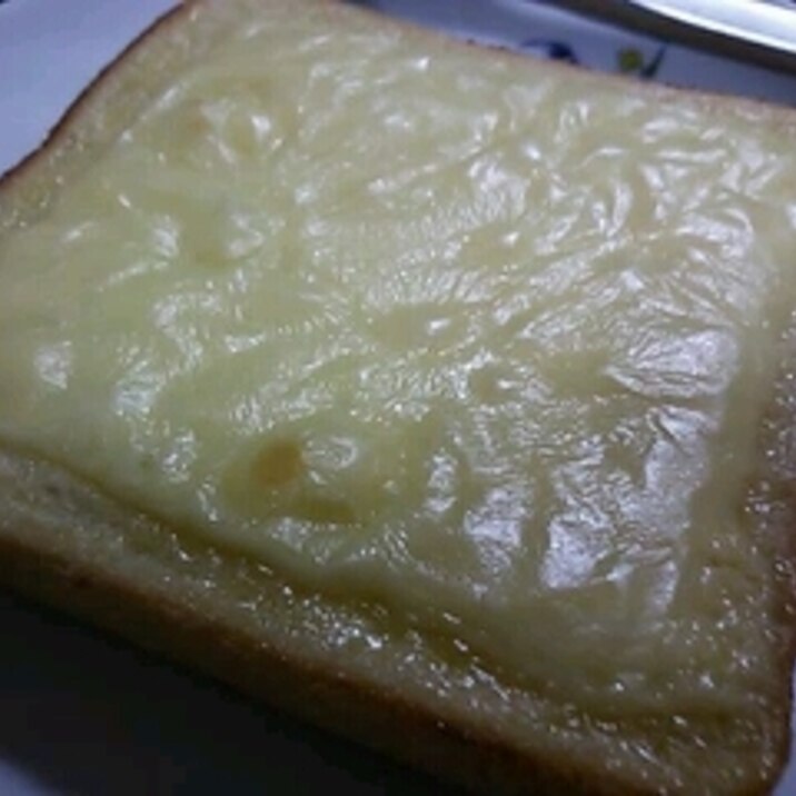 夜食に☆ガーリックチーズトースト
